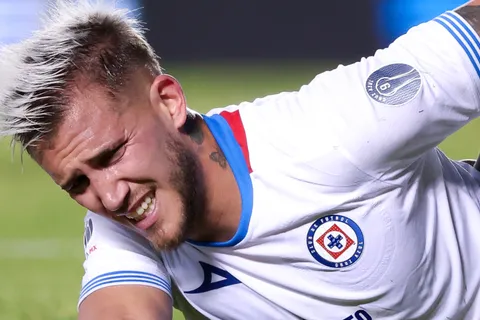 Piovi, afuera del XI titular de Cruz Azul.