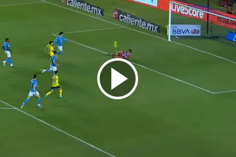 Valió como un gol: La espectacular atajada con las piernas de Kevin Mier en el Cruz Azul vs. América