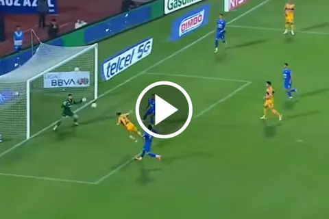 Andrés Gudiño se lució con una tapada fundamental en el inicio del Cruz Azul vs. Tigres.