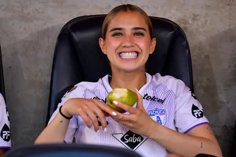 Nailea Vidrio, ex Cruz Azul Femenil, acusa malos tratos y la intentan sacar del aeropuerto