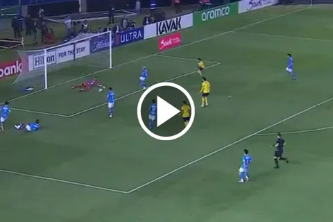 Kevin Mier mantuvo con vida a Cruz Azul con un tapadón.