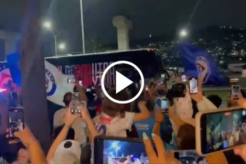 El emotivo gesto de la afición de Cruz Azul.