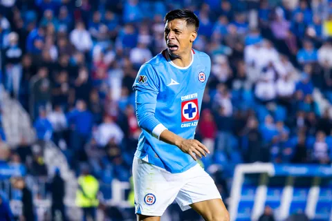 Palo durísimo de Ángel Sepúlveda a los Tigres UANL tras marcarle en el minuto 97