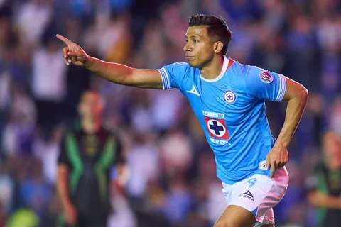 Ángel Sepúlveda anotó un doblete, pelea en la tabla de goleo y en el equipo de Cruz Azul.