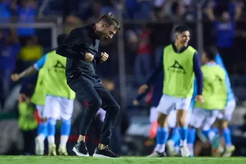 Anselmi festejó alocadamente el gol de Sepúlveda.