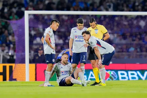 Nicolás Larcamón respira: recupera a una pieza clave para el Cruz Azul vs. LAFC de Concachampions