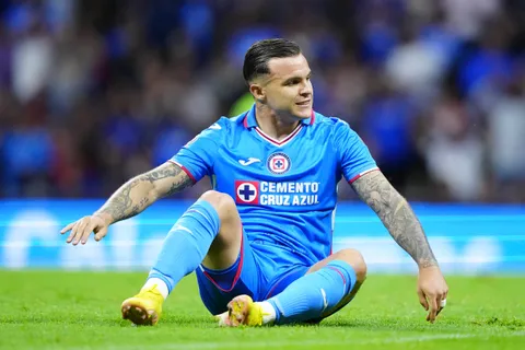 Ya no le quieren: Afición de Cruz Azul se ensaña con Christian Tabó