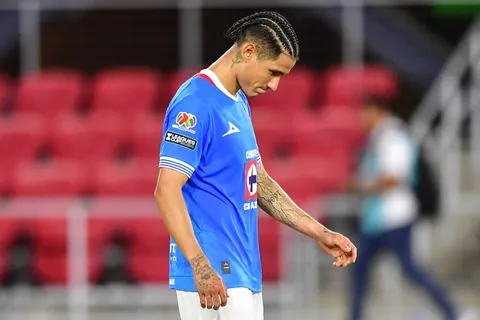 Uriel Antuna cerca de quedarse: se le cerró una puerta en Europa
