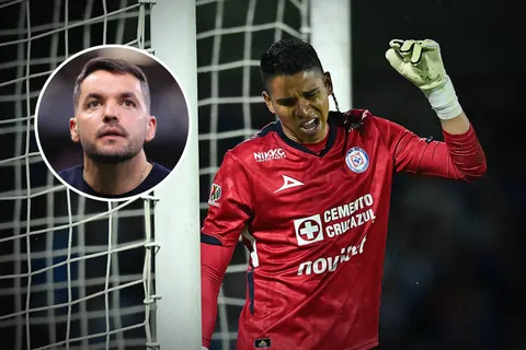 Nicolás Larcamón pidió el apoyo de toda la afición hacia Kevin Mier.