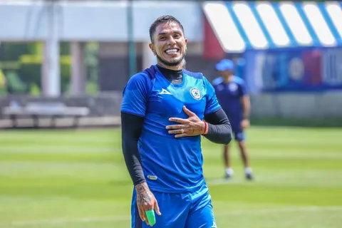 Carlos Salcedo habló de sus burlas a Cruz Azul.