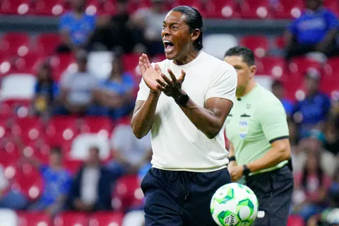 Joel Huiqui comenzó su gestión interina en Cruz Azul con una goleada.