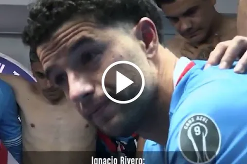 Nacho Rivero a pura emoción en el vestidor de Cruz Azul.