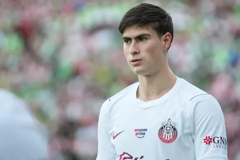 Chivas vendió a la Hormiga González por 12 millones: ¿Cuánto pide Cruz Azul por Erik Lira?
