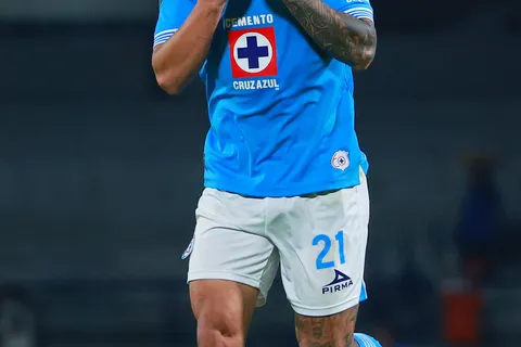 El Toro Fernández es uno de los futbolistas que podría salir de La Noria en este verano.