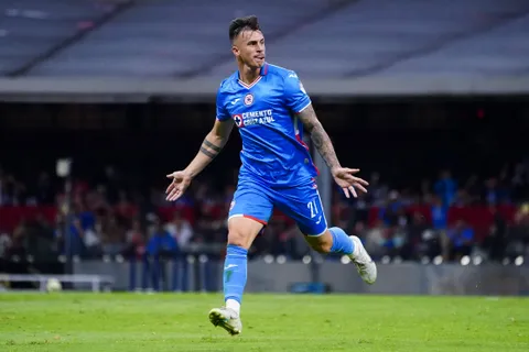 Augusto Lotti debuta hoy con Lanús y en Cruz Azul siguen sin despedirle