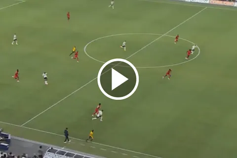 Santiago Giménez convirtió su primer gol oficial con el Tri