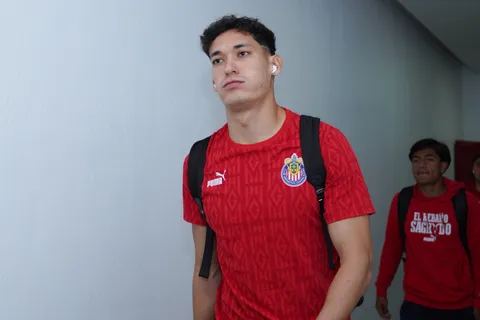 Cruz Azul mercado: Chiquete Orozco, ni a la banca en amistoso de Chivas frente a Atlas
