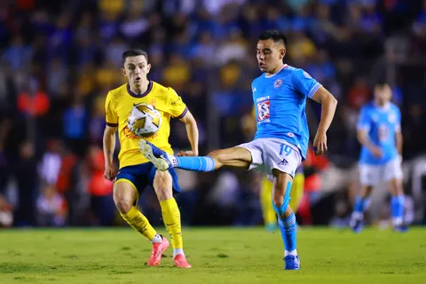 Cruz Azul y América, mano a mano por la Concachampions 2025.