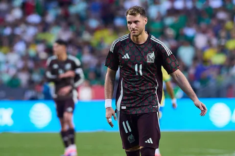 Santi Giménez quiere despejar todas las dudas con el Tri.