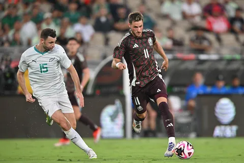 La drástica medida de Javier Aguirre en México que afecta a todos, pero más a Santiago Giménez
