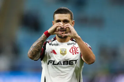 De Arrascaeta está en carpeta de Cruz Azul y negociando con Flamengo.