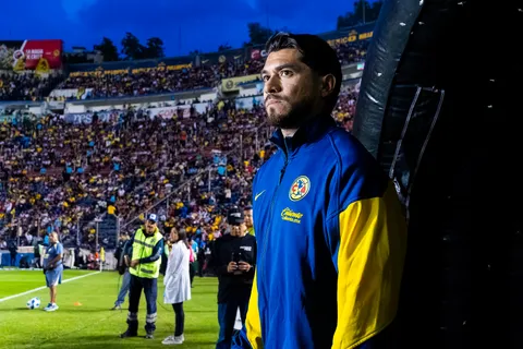 Henry Martin dio en el clavo y explica por qué se lesionó Santiago Giménez