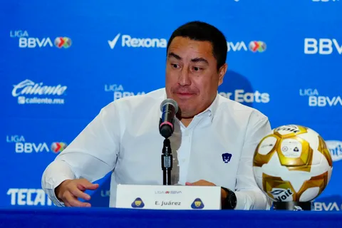 Efraín Juárez, DT de Pumas, responde a Cruz Azul por la polémica arbitral: "No veo..."