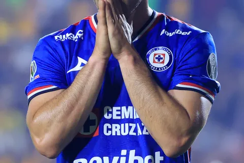 Erik Lira, entre Cruz Azul y su futuro en Europa.