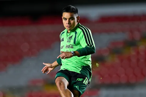El mediocampista celeste tiene poco margen en el Tri.