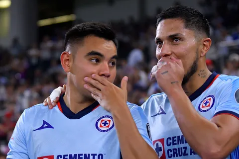 Cruz Azul: Carlos Salcedo sale lesionado, ¡terribles noticias!