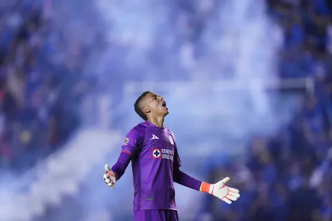 Cruz Azul tiene portero por muchos años más.