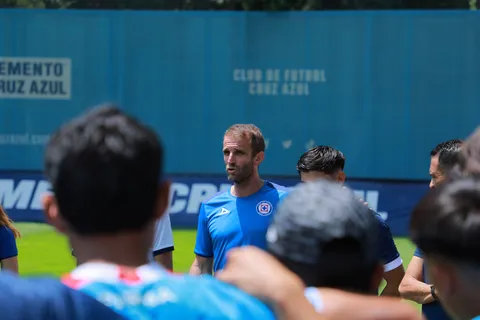 Iván Alonso se refirió a los posibles fichajes de Cruz Azul en el mercado de pases.