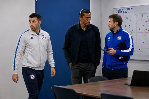 Cruz Azul tendría un plan para reemplazar a Lira.