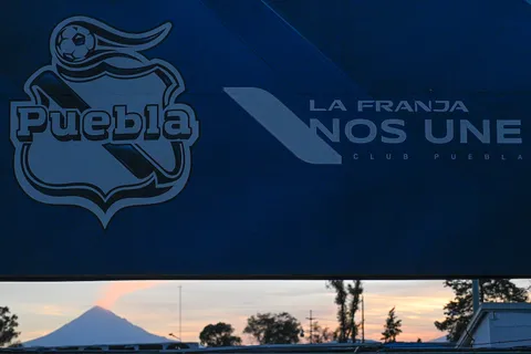 ¿No eran socios? Cruz Azul le hace el feo al Puebla en una fecha emblemática
