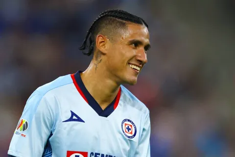 La montaña de dinero que se llevará Uriel Antuna con su venta a Tigres