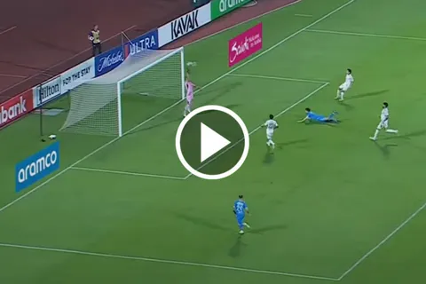 Atajadón milagroso de Nahuel Guzmán a Nacho Rivero que priva a Cruz Azul de marcar el primero