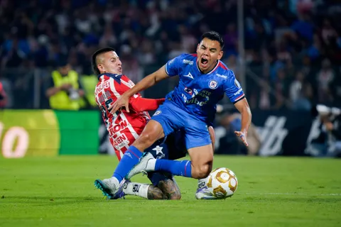 Charly Rodríguez se juega mucho en el partido de Cruz Azul vs. Chivas.