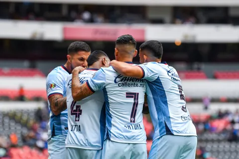Cruz Azul se prepara para enfrentar a Querétaro.