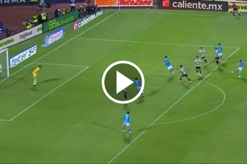 Andrés Montaño anotó el tercer tanto de la noche.