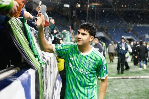 Juega en Seattle y reconoció haber visto a Cruz Azul toda su vida