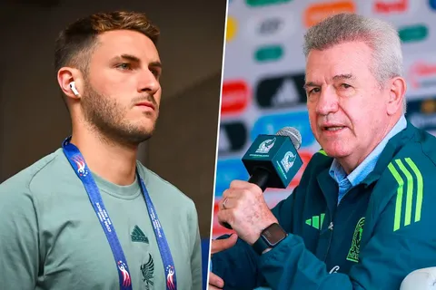 Todo México espera conocer qué hará Javier Aguirre con Santi Giménez.