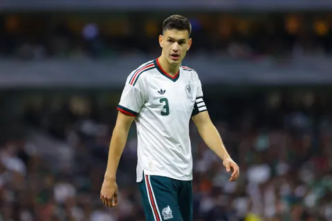 César Montes sigue en la agenda de Cruz Azul