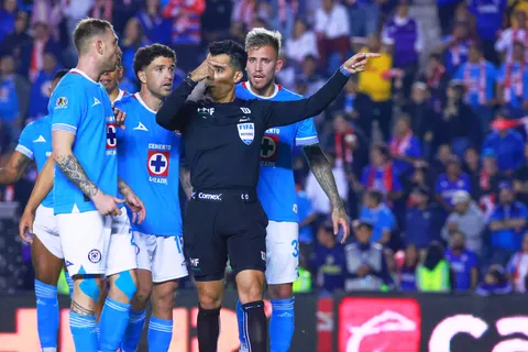 América tuvo varias polémicas que perjudicaron a Cruz Azul.