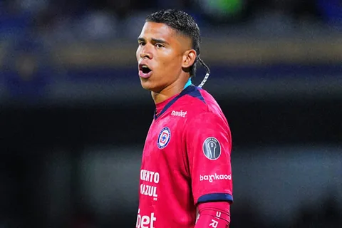 El incómodo problema que generaría el regreso de Kevin Mier en Cruz Azul