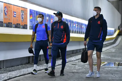 "Le di un cabezazo": Ex Cruz Azul protagoniza escándalo en el futbol de Chile