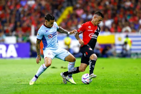 El gran conflicto de Cruz Azul: ¿hasta cuándo tiene contrato Christian Tabó?