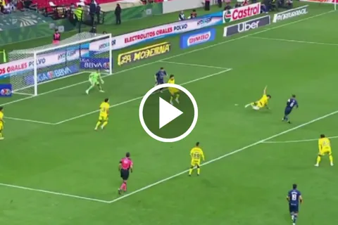Golazo del capitán en el Clásico Joven.