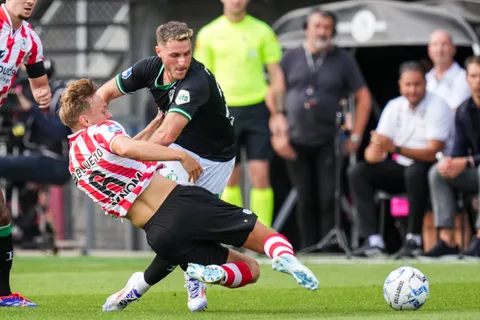 Empate del Feyenoord en el que pudo ser el último partido de Santiago Giménez