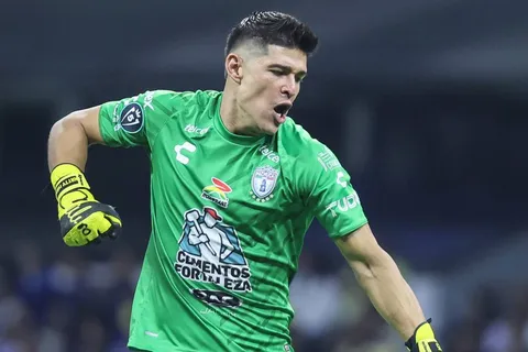 Cruz Azul mostró interés en Carlos Moreno pero Rayados podría quitárselo