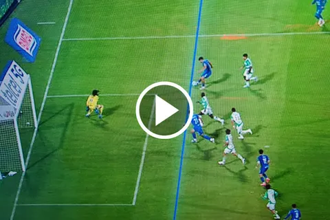 El uruguayo reapareció para darle un triunfo clave al cementero.